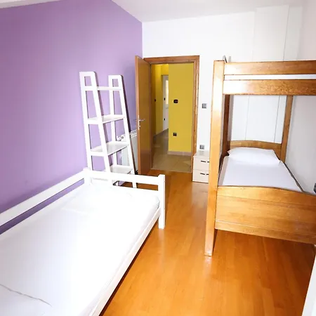 Apartment Beach アパート *